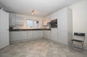 4 bedroom Terraced t...